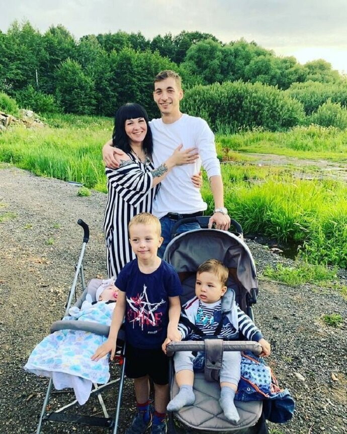 «Осторожно — беременность вызывает побочки»: беременная в 12-й раз внучка Стриженова пожаловалась на проблемы со здоровьем 
